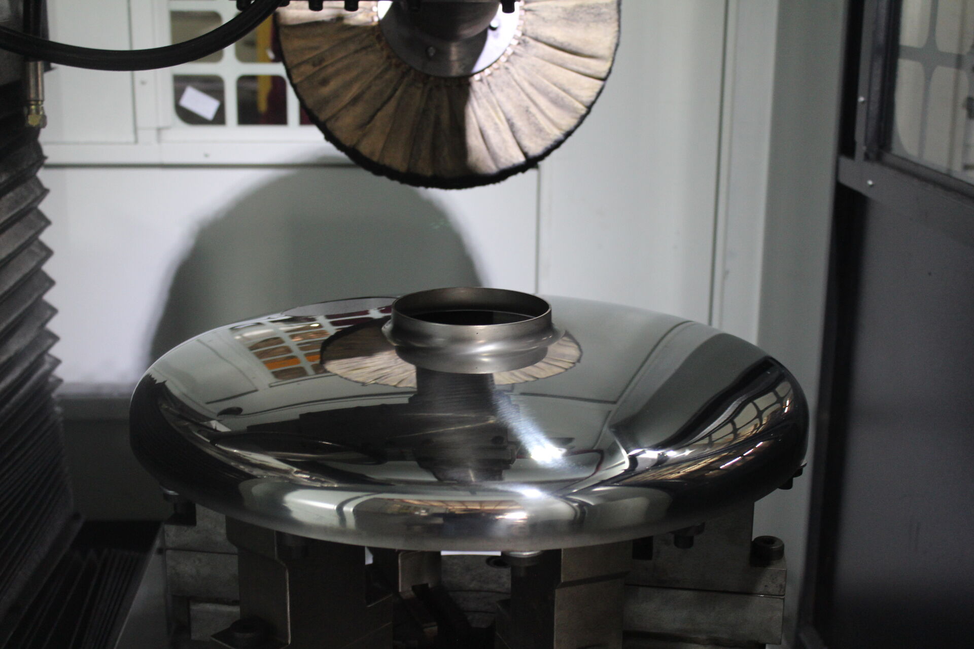 Polishing machine manufacturer & metal polishing machine supplier